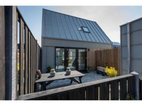 Holiday home in the middle of Domburg 750 meters from the beach